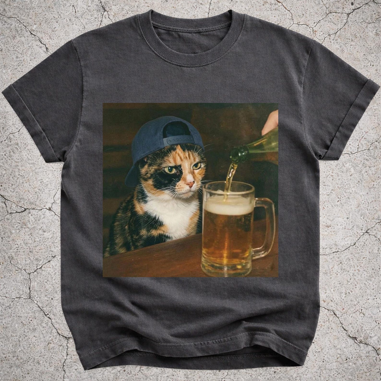 Calico Cat Drinking Beer Shirt, Funny Cat Beer Meme Tee, Silly Cat Graphic T-Shirt, Novelty Beer Lover Gift for Cat Mom Dad 2XL