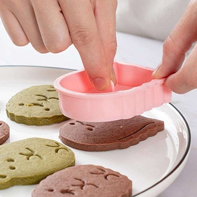 6Pcs/Set DIY Cartoon Biscuit Mould Christmas Cookie Cutters 3D Cartoon Cookie Stamp Plastic Baking Mould