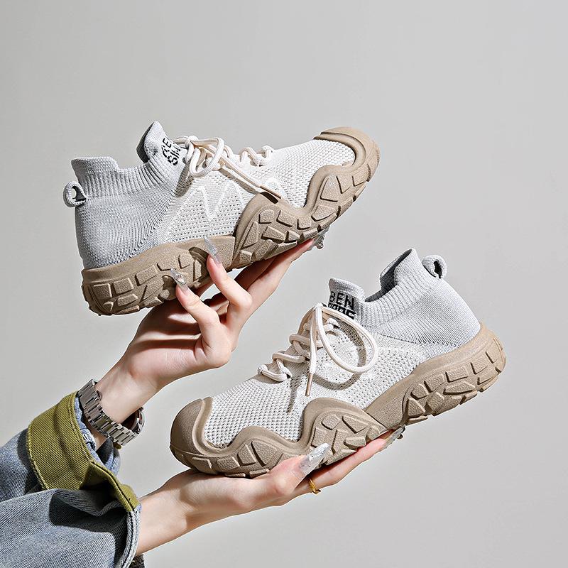 Versatile lightweight breathable non-slip shoes women's summer new running shoes student wear-resistant fly-woven sports shoes