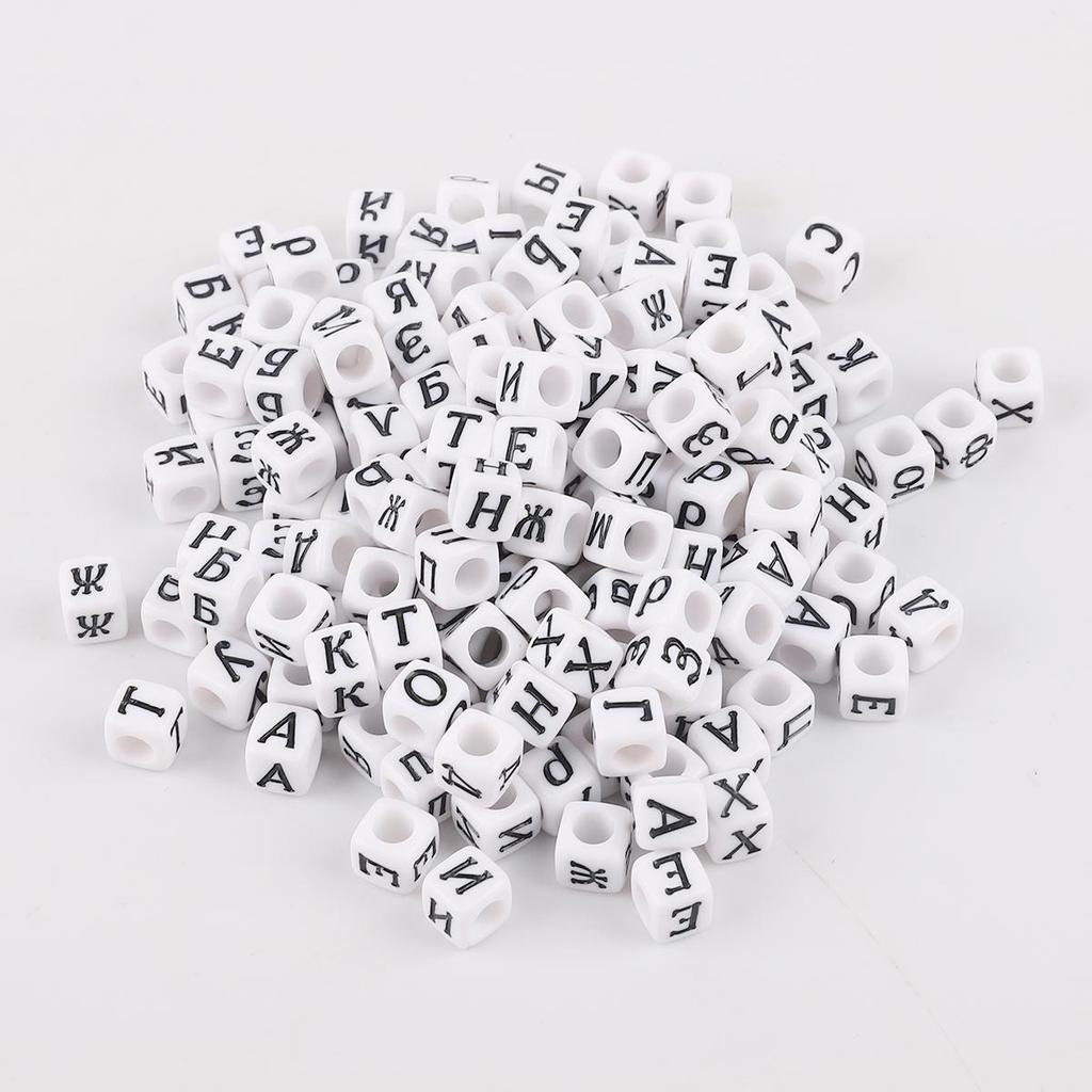 100 ks smíšených ruských písmen akrylových čtvercových plochých korálků pro výrobu šperků z náramků a náhrdelníků