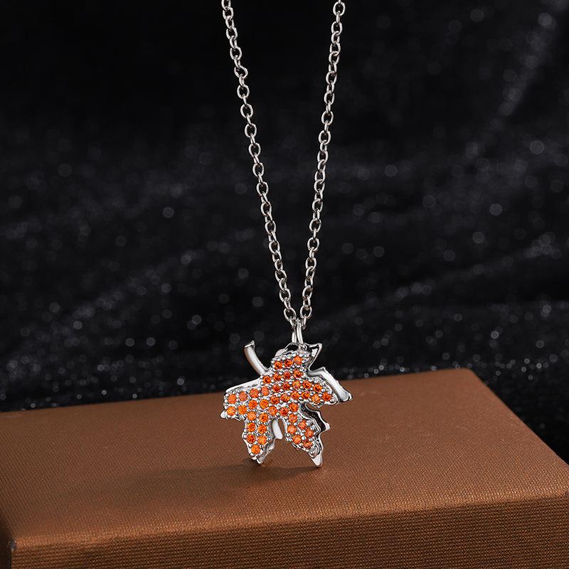 

New Fashion Diamond Inlaid Orange Three Dimensional Maple Leaf Original Design Personalized Temperament Clavicle Necklaces XL101 срібний