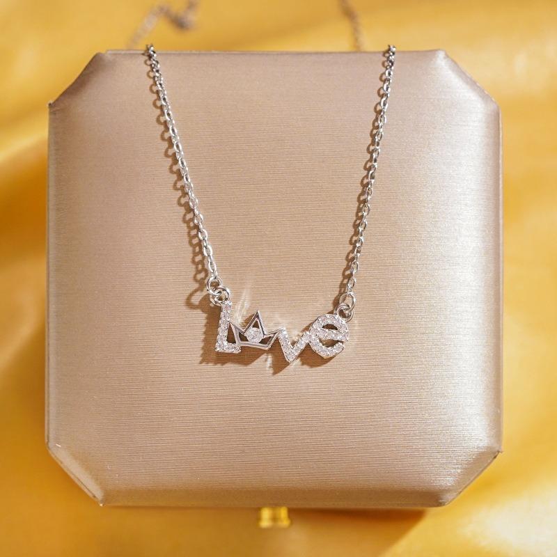 Women Fashion Crown Love Inlaid Diamond Titanium Steel Pendant Clavicle Necklace