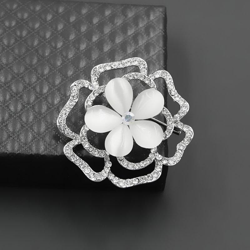 Elegant Rhinestone Cat s Eye Flower Brooch Pin for Women s Clothing