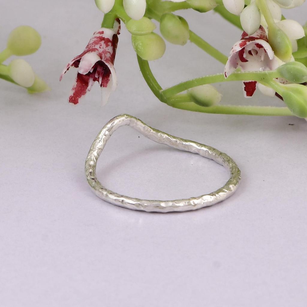 Minimalist Wave Ring 925 Sterling Silver | Curved Stackable Ring | Dainty Hammered Band | Simple Everyday Ring | Gift for Her