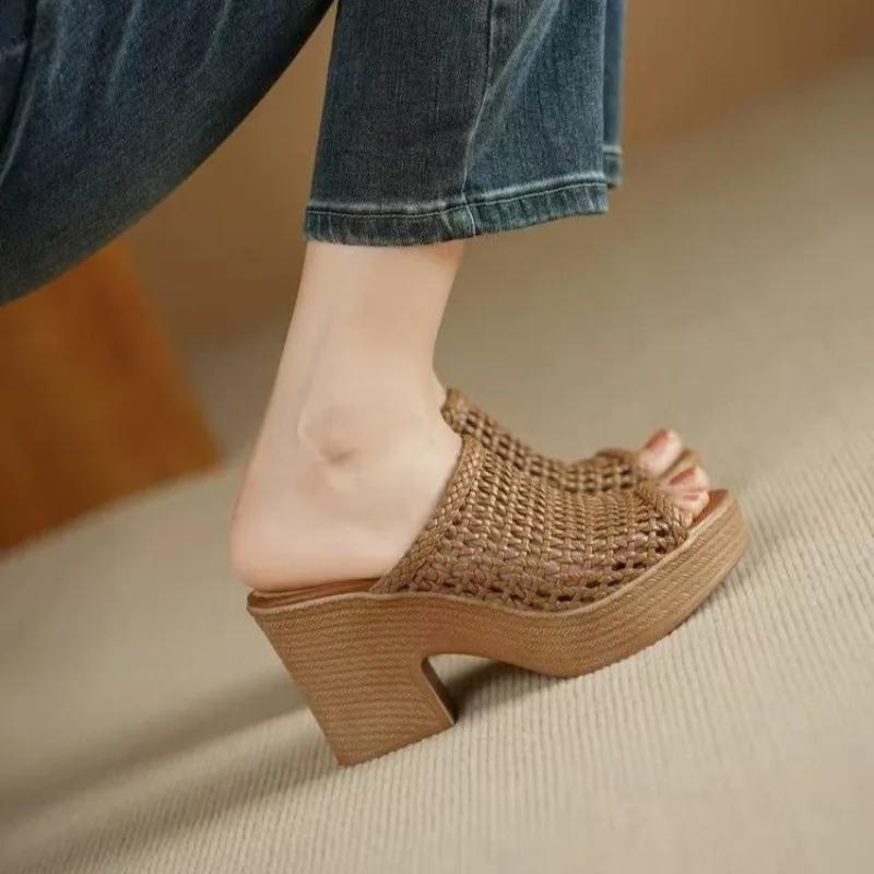 Fashion 2025 Woven Cutout Round Toe Flip Flops Small Platform Platform Heightened Open Toe Women's Slipper