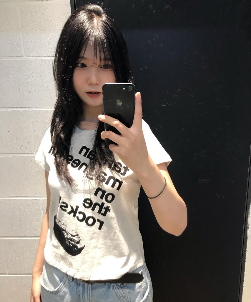 Tansanmageunesyum On The Rocks T-Shirt (Ivory)