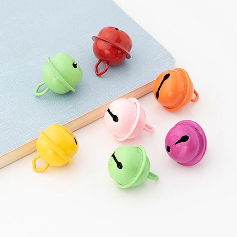 10 ks 22mm Barevné Malované Rolničky Kovové Kulaté Mini Zvonečky Ozdoby Dekor Přívěsky Na Vánoční DIY Řemesla