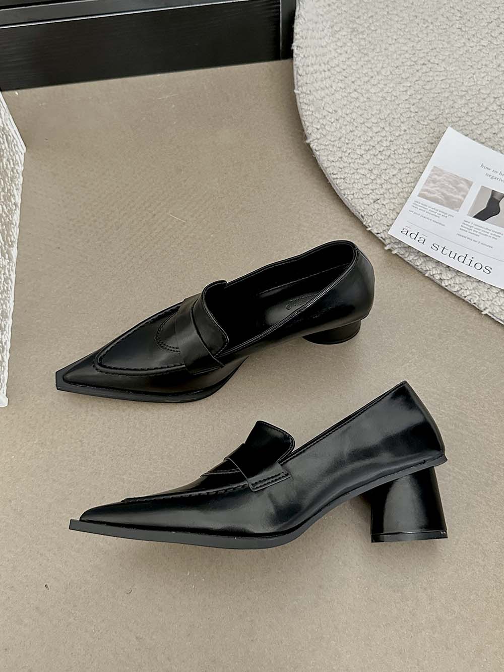 

мода Острый носок Женские офисные туфли Лодочки Круглый средний каблук Неглубокие Слипоны Черные Белые Туфли для платья Женский размер 35-39 Сексуальные женские лодочки 5.5 чёрный