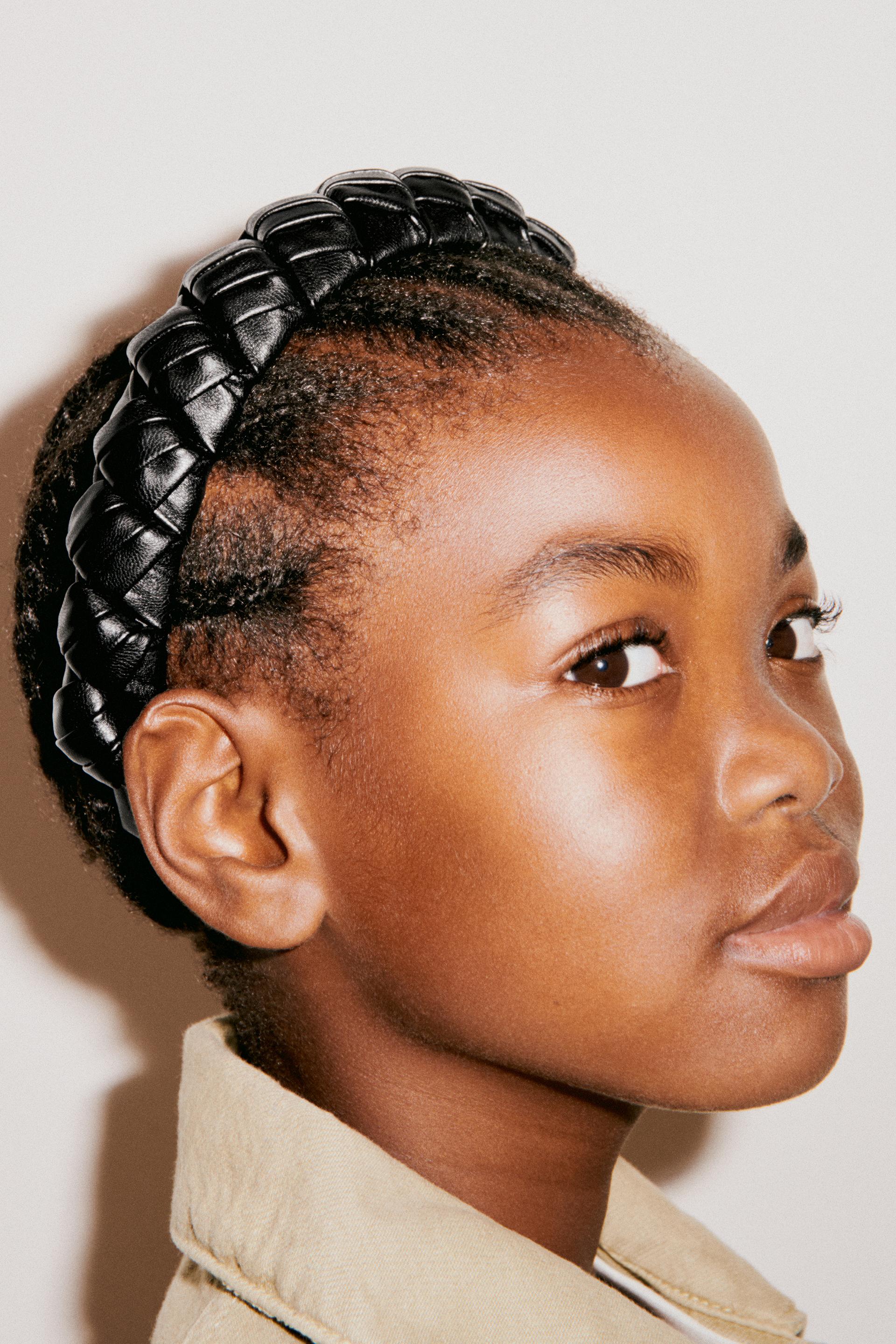 

ПЛЕТЕНАЯ ПОВЯЗКА НА ГОЛОВУ С ЭФФЕКТОМ КОЖИ