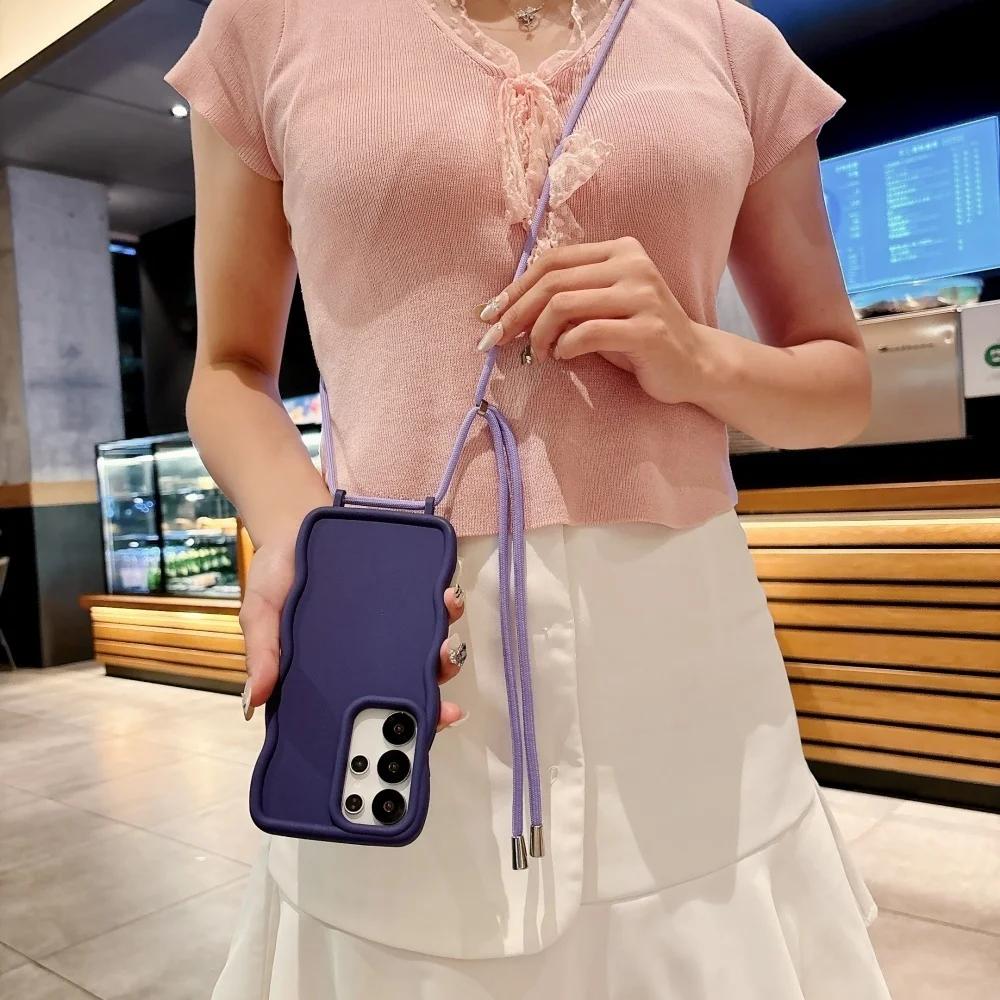 Wellen-Crossbody-Handgelenkriemen-Hülle für Samsung Galaxy S2 Ultra S24 Plus Lanyard Einfarbige Weiche Flüssigsilikonhülle