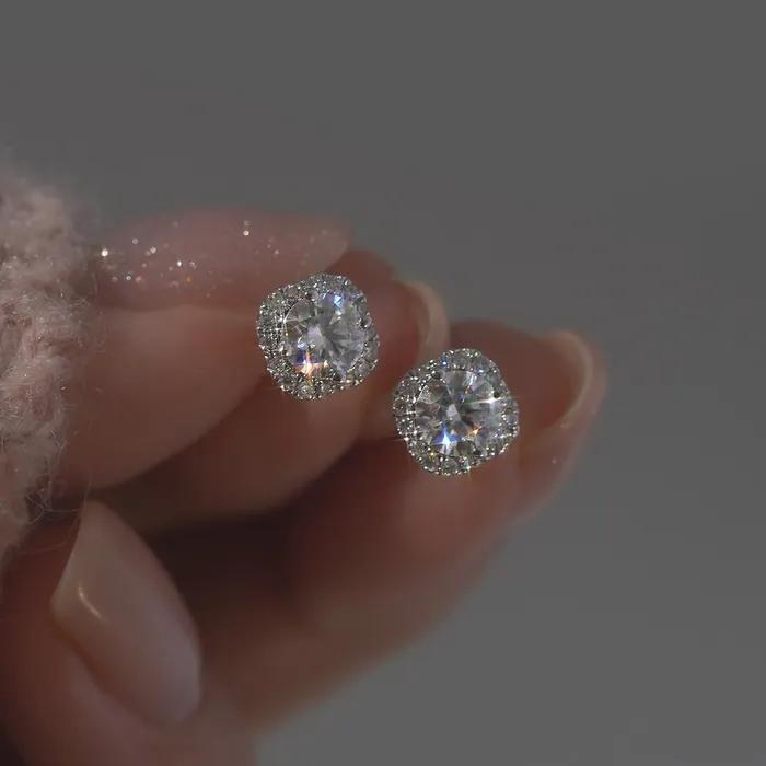 14k Post Flo Clover Moissanite Earrings