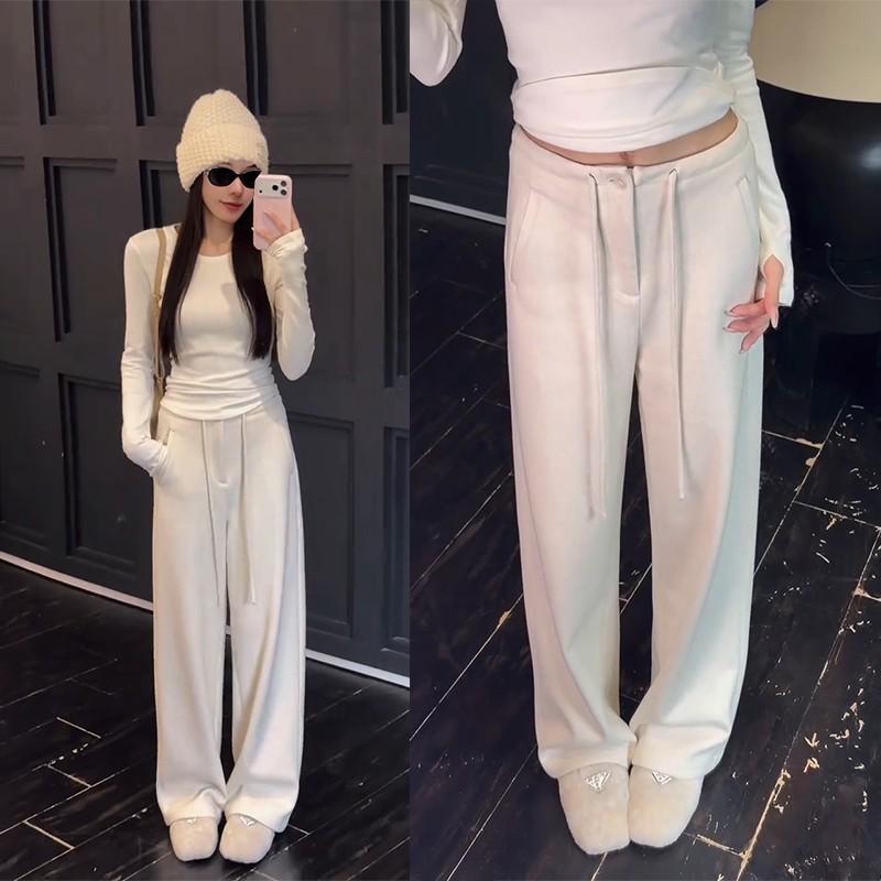 Velvet-Lined Wide-Leg Sweatpants - Versatile, Slimming, Winter Ready Medium