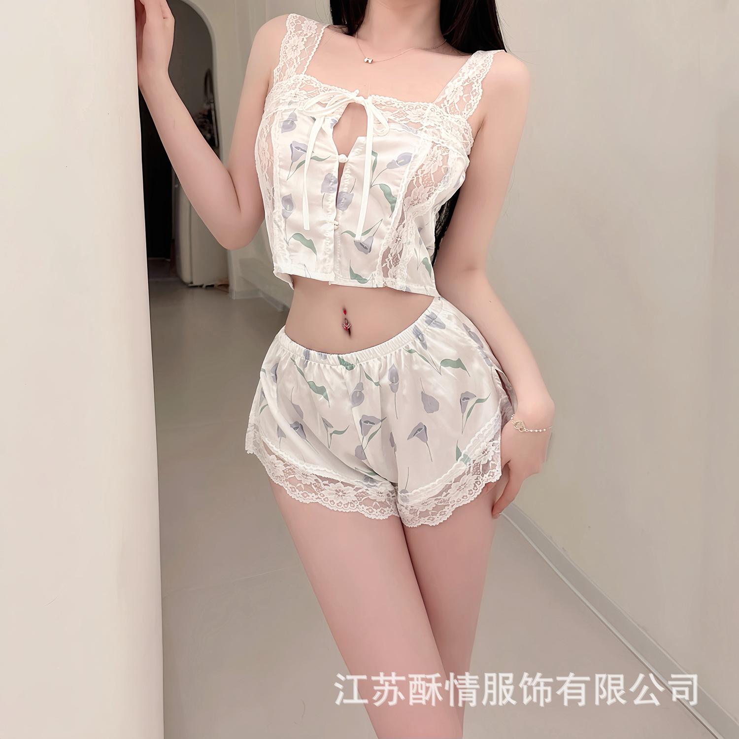 

Crispy sexy sweet and spicy women s summer ice silk thin pure desire suspender shorts two-piece set lace temptation set One size fits all (osfa)