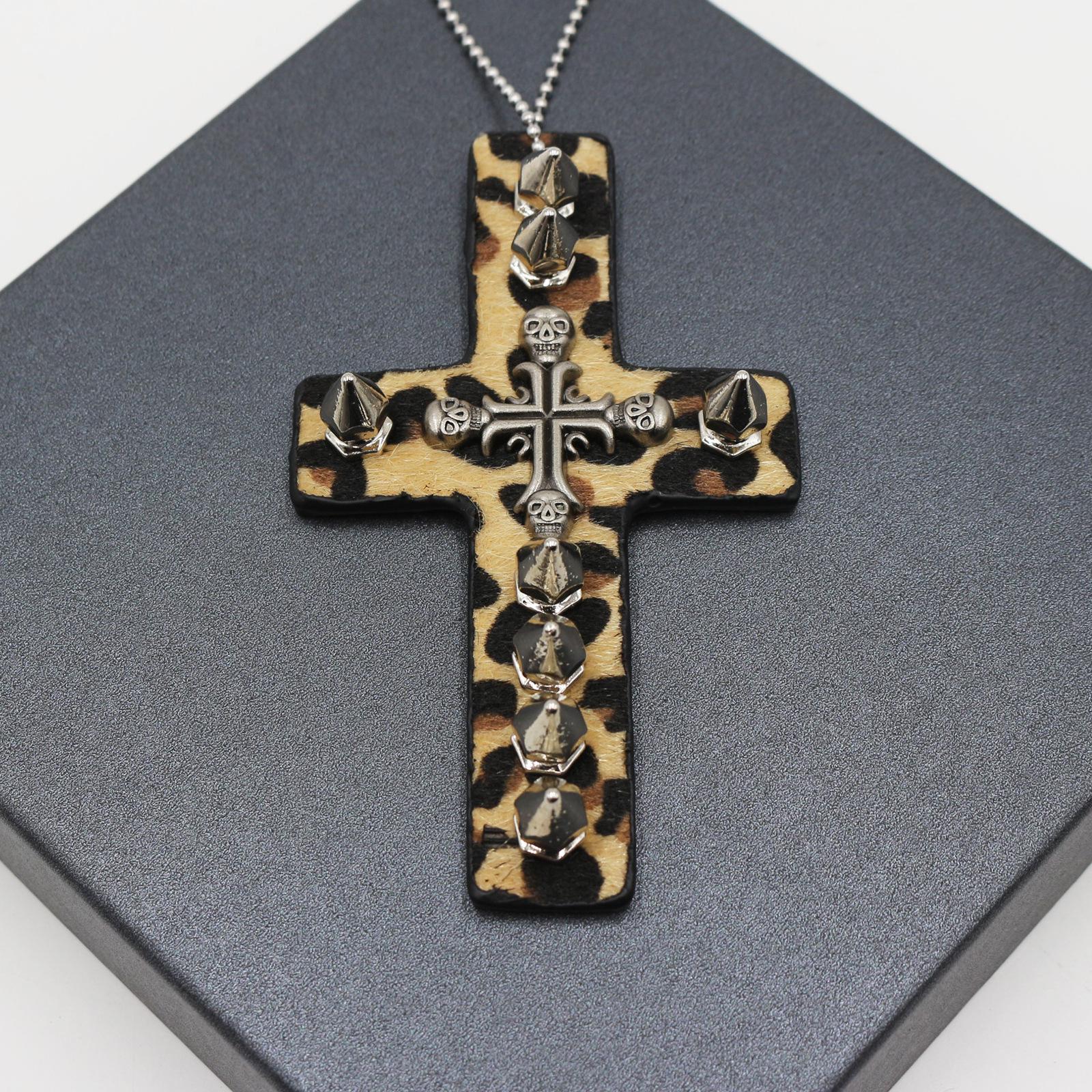 

Y2K Leopard Print Leather Choker Necklace with Rivets