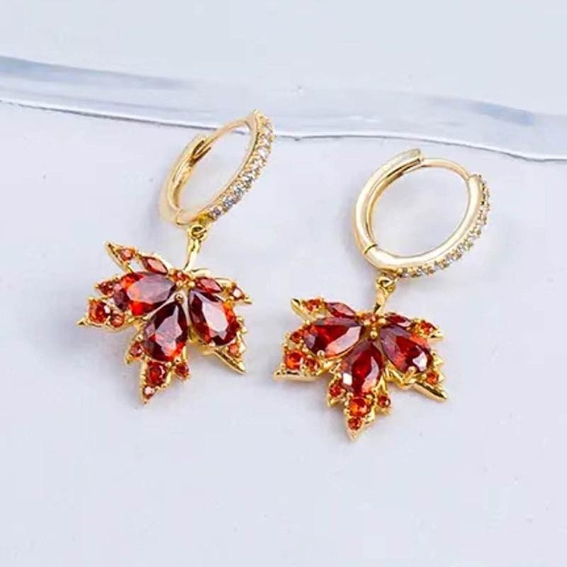 Elegant Red Crystal Maple Leaf Earrings Fashion Tassels Ear Ring Temperament Rhinestone Earwear Trendy Statement Pieces