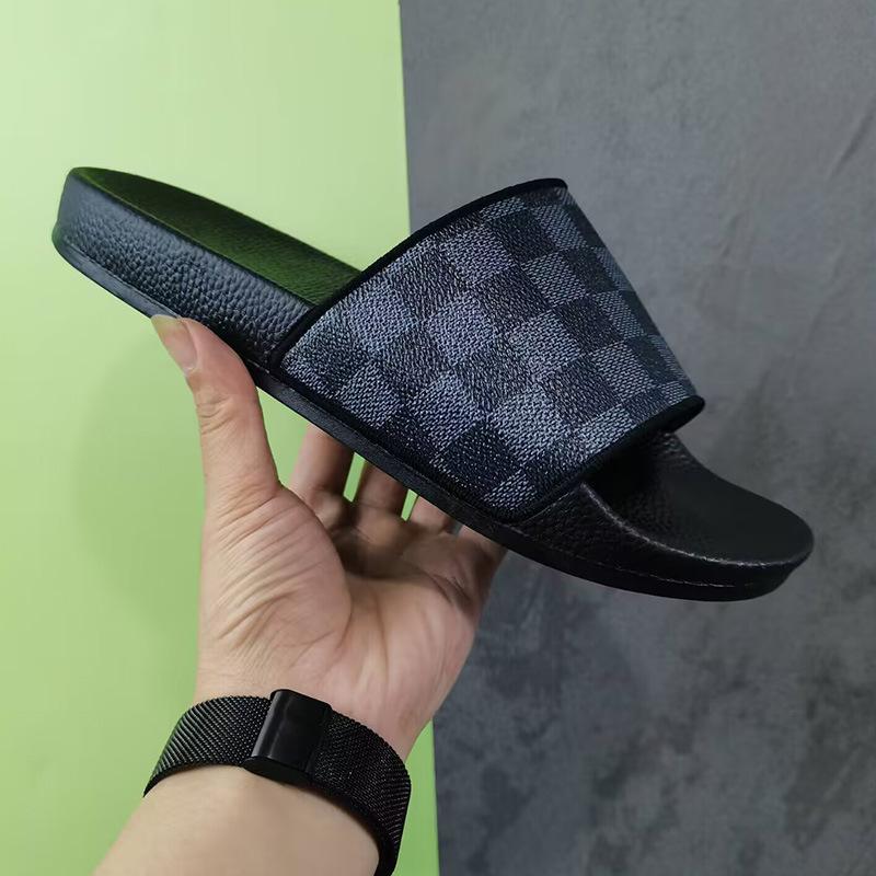 

Уютные тапочки-подушки в клетку - мягкая подошва с амортизацией для дома и пляжа, нескользящая обувь для душа и отдыха 45 чёрный