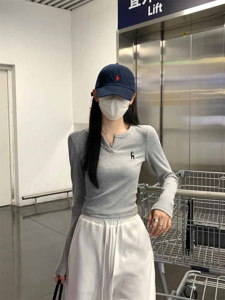 Elegant Korean Half-Open Collar Long-Sleeve Women's T-Shirt with Chic Embroidery Design for Autumn 2025