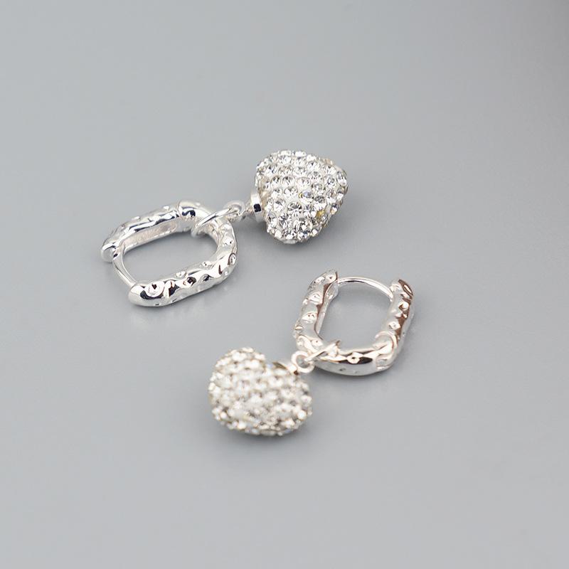 Light Luxury Diamond-Set Love Earrings Women'S Autumn And Winter High-End Sense Niche Oval Earrings Stud Earrings Versatile Accessories