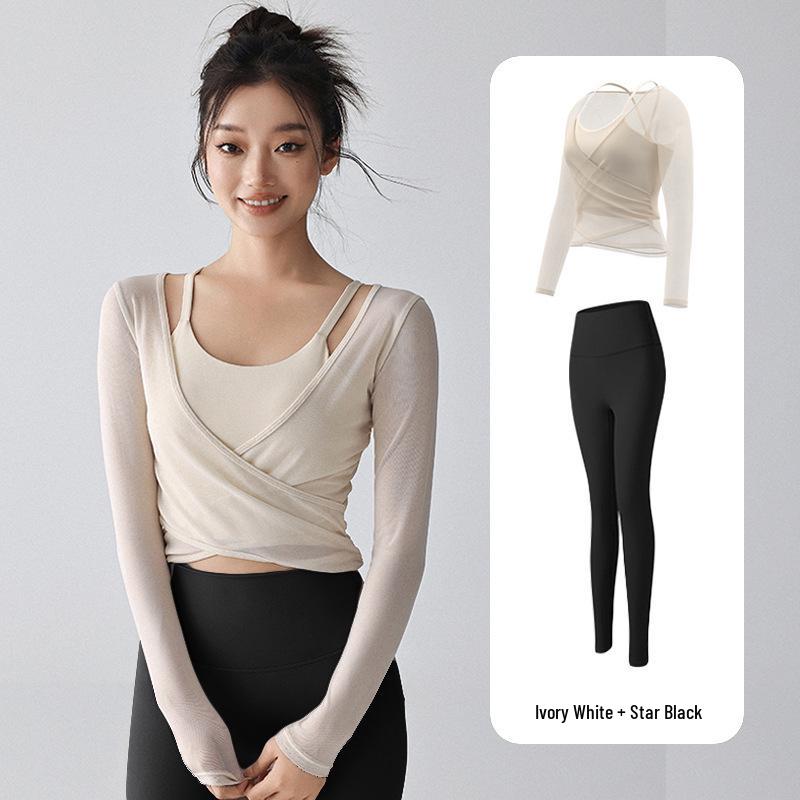 Women's Long Sleeve Yoga Set with Padded Top for Pilates Training
