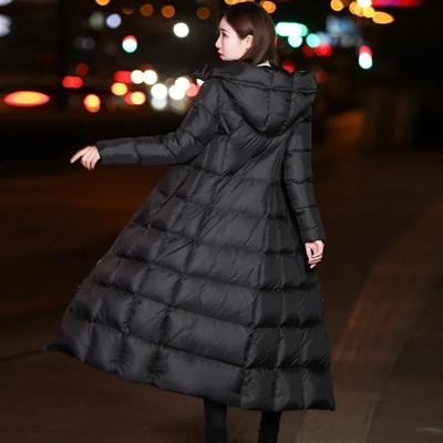 Gepolsterter Damen Winterparka in Überlänge bis über das Knie, verdickt gesteppt, Oberbekleidung, schlanke Kapuzenjacke mit Kapuze