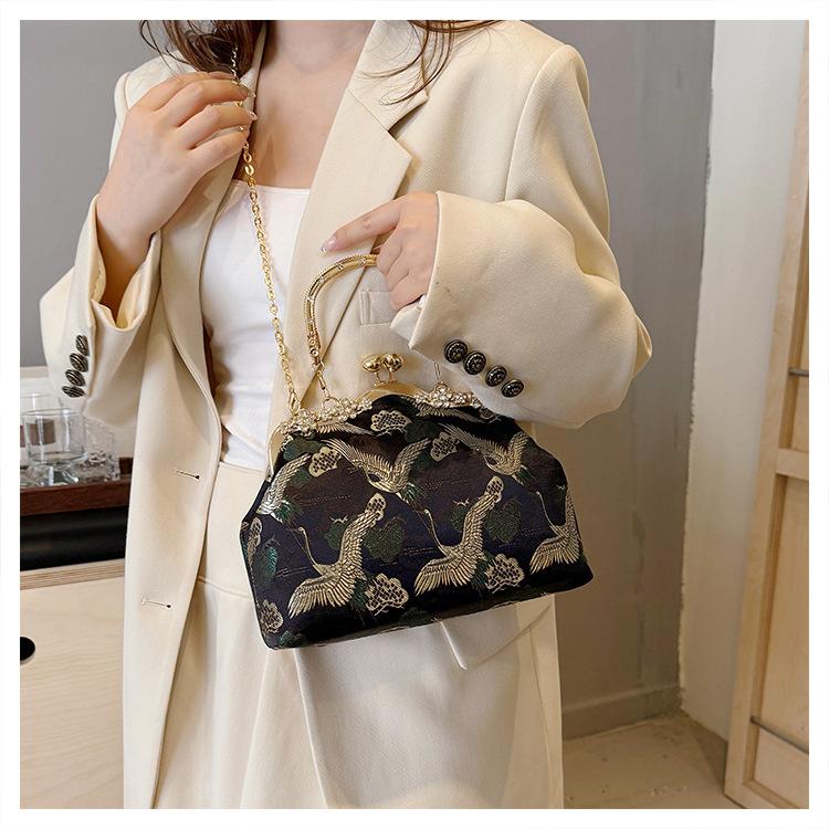 Neu Chinesischen stil shell tasche 2024 neue handtasche retro kran schulter tasche mit diamant kette