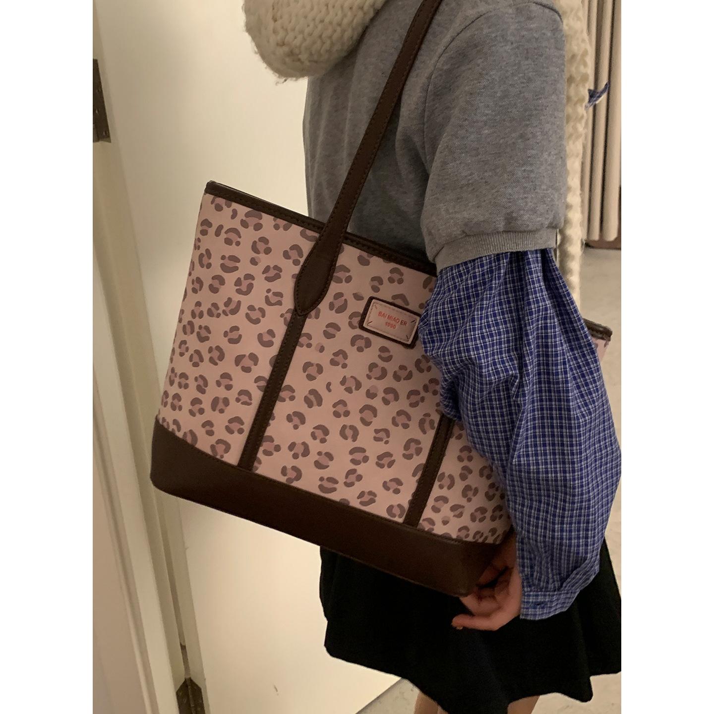 

Korean version of casual large-capacity underarm bag women s 2025 new leopard print tote bag fashion shoulder bag one piece drop shipping