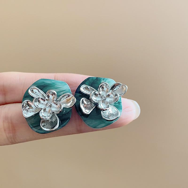 Silver Needle Cross-Border Tassel Earrings: Women's Versatile, Stylish Studs with a Unique, Trendy Design.