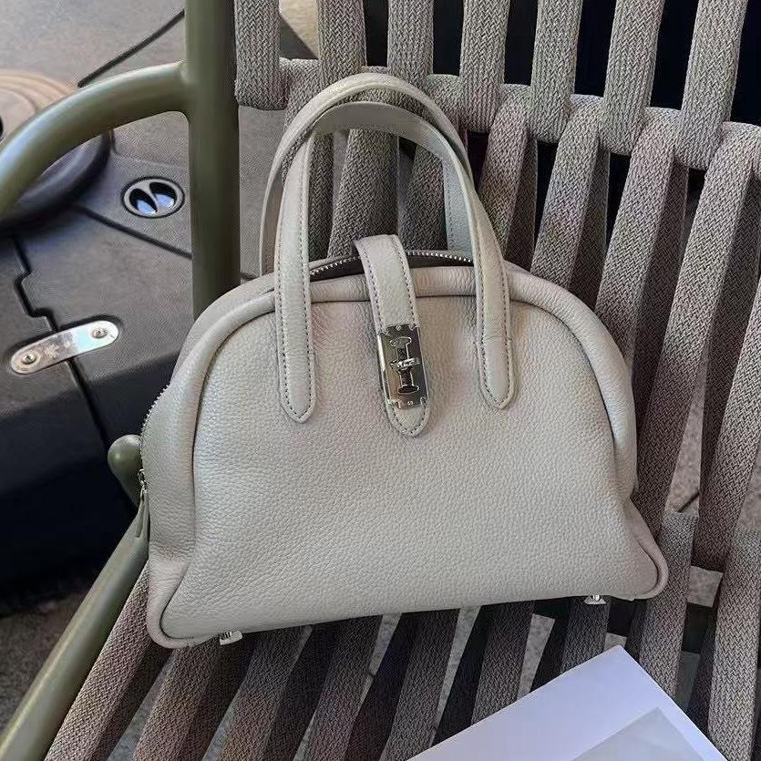 

Корейська версія дизайнерська текстурна застібка сумка на одне плече під пахву з м якої шкіри портативна сумка-месенджер сумка-пельмень повсякденна сумка на плече жіноча сумка 26x12x16cm білий