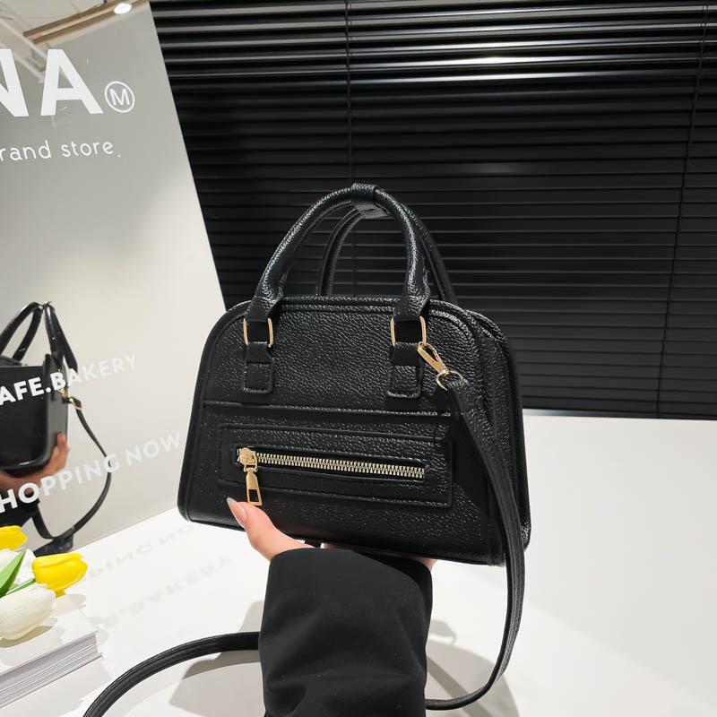 Fashion Zipper Fan Locomotive Style Large Capacity Solid Color Women's Cartoon New Fashion Casual Shoulder Bag