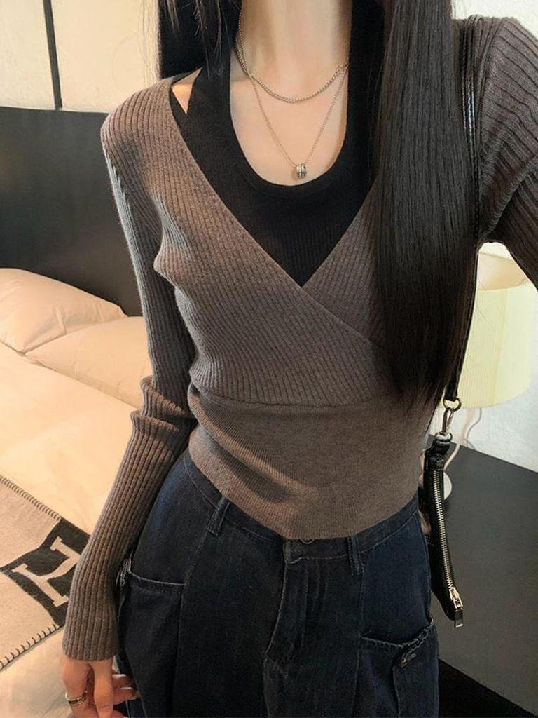 New Korean Color Block Layered Halter Knit Sweater - Women's Slim Fit Short Top for Autumn/Winter Collection.