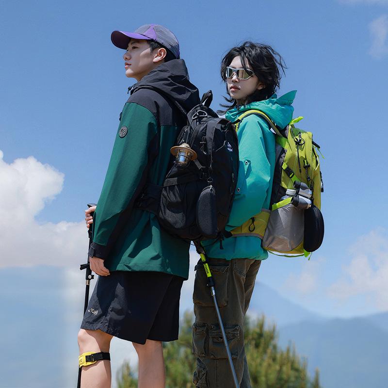 Unisex Large Capacity Lightweight Hiking Backpack for Outdoor Travel and Mountaineering