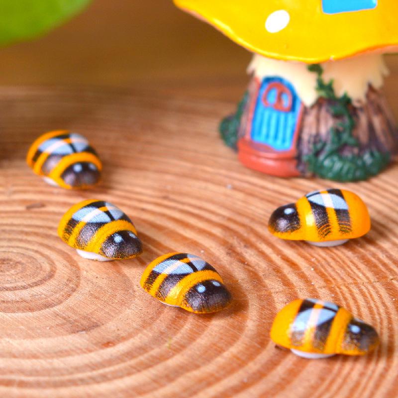 50/100Pcs Mini Wooden Bee Self-Adhesive Sticker Children Painted Diy Crafts Fairy Garden Figurine Miniature Home Decor