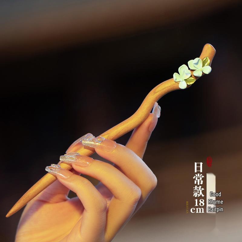 Elegant Ebony Flower Hairpin for Women – Ancient Style, High-End Feel, Simple Chinese Design, Perfect for Daily Use.