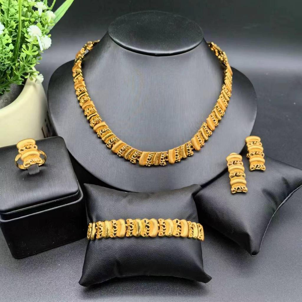 Dubai 24k Vergoldetes Schmuckset: Anhänger, Ohrringe, Armband, Ring - Ideal für indische & afrikanische Bräute
