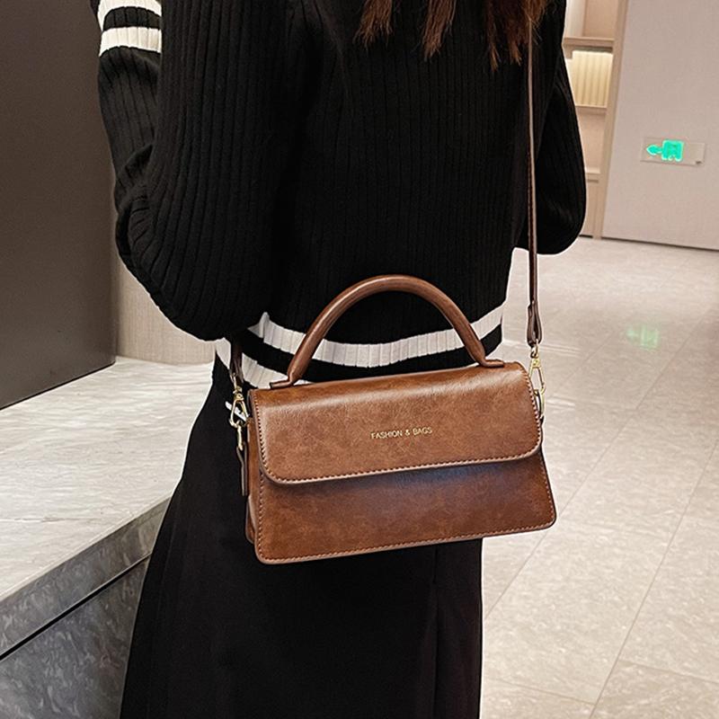 Vintage Style PU Leather Small Flap Shoulder Crossbody Bag for Women Fashion Solid Color Stain Resistant Faux Leather Occasion Handbag CLE