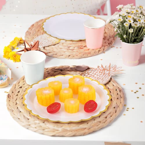 TOYMYTOY 50 Disposable Paper Plates, Stylish Party Dishes, Large Paper Trays, Food Serving Trays, Perfect for Family Events and Birthdays