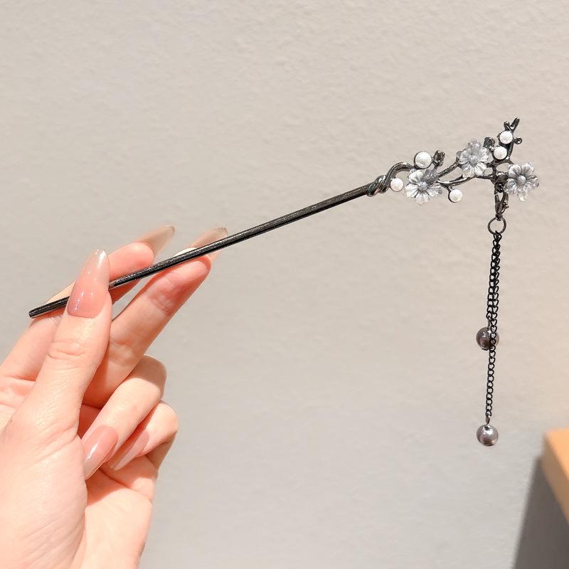 Elegant Retro Tassel Hairpin for Hanfu Updo - Women's Chinese Style Metal Hair Clip