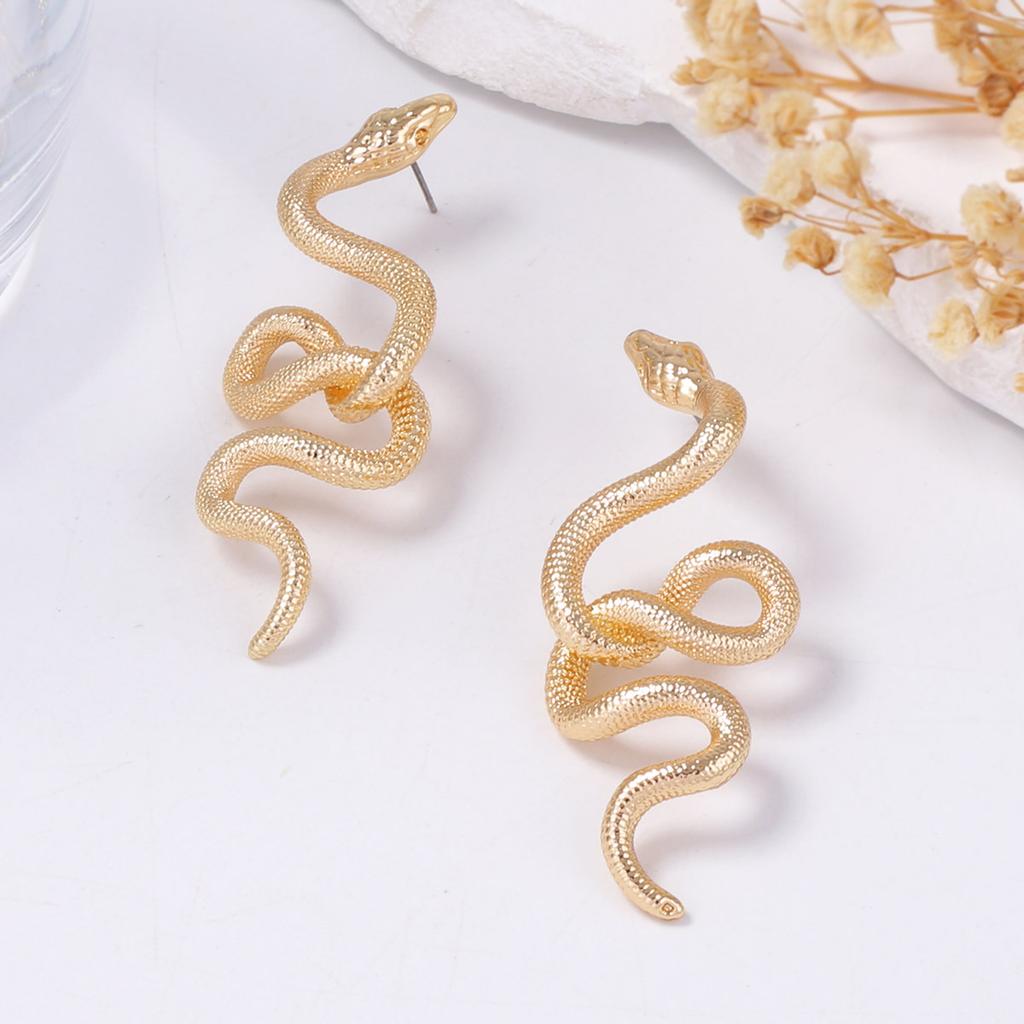 The Light Luxury and Cold Design Sense, Unique Texture, Exaggerated Animal-shaped Snake-shaped Stud Earrings Are Versatile for Daily Wear