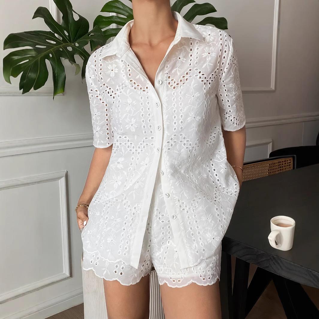 

White Sleeveless Top and Shorts Set with Lace Trim and Scalloped Hem XXL білий