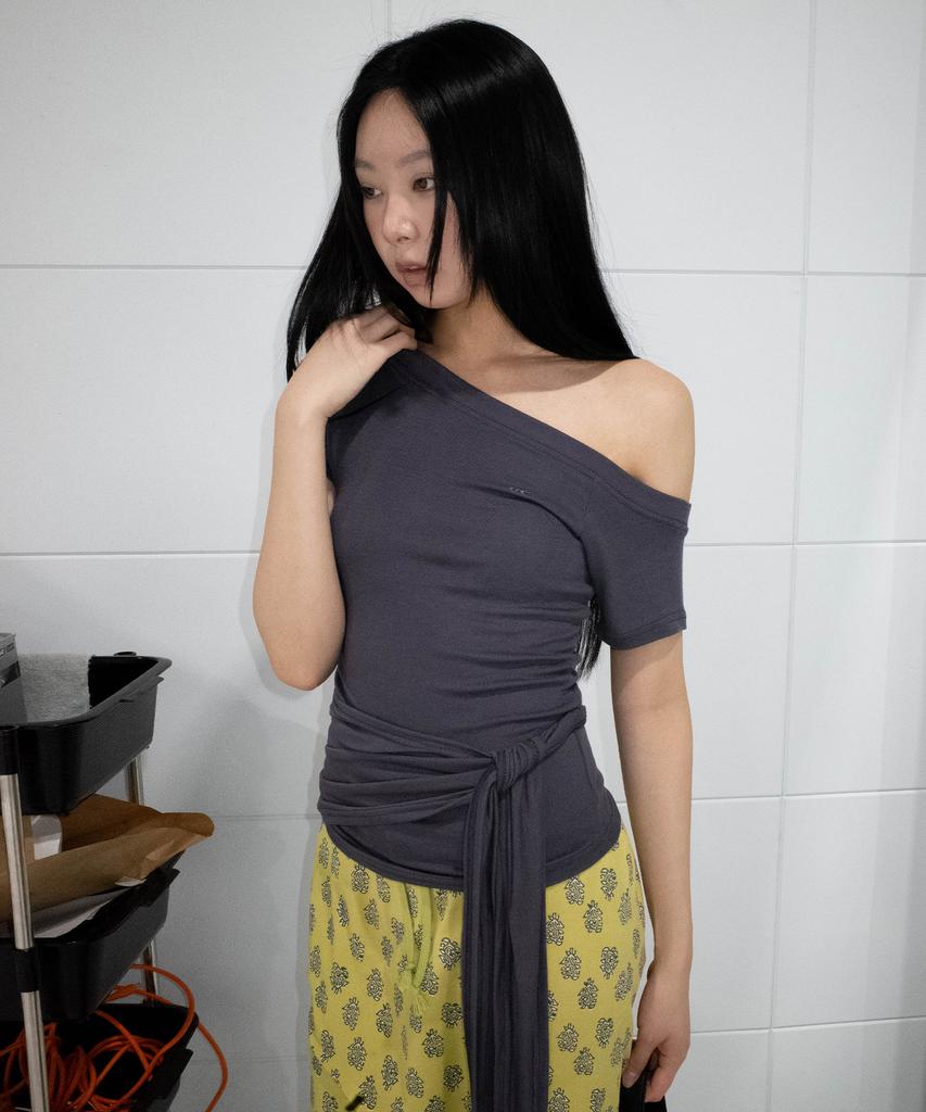 CHICKS Drape Strap One-Shoulder Short Sleeve Charcoal
