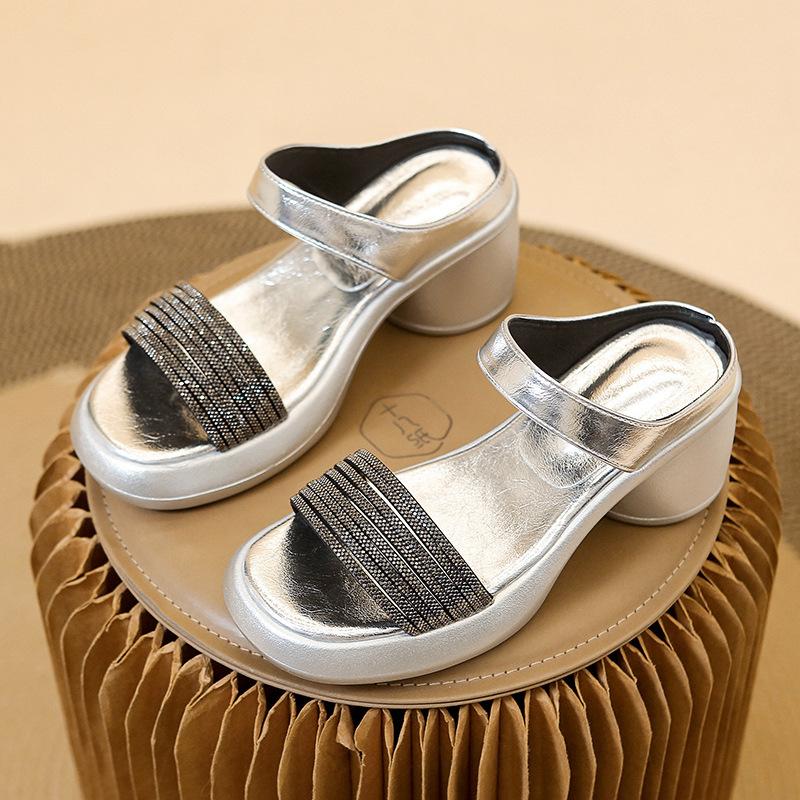 Stepping on shit feeling large size rhinestone slippers women's 2025 new summer wear cool slippers thick-soled high heels one-word drag