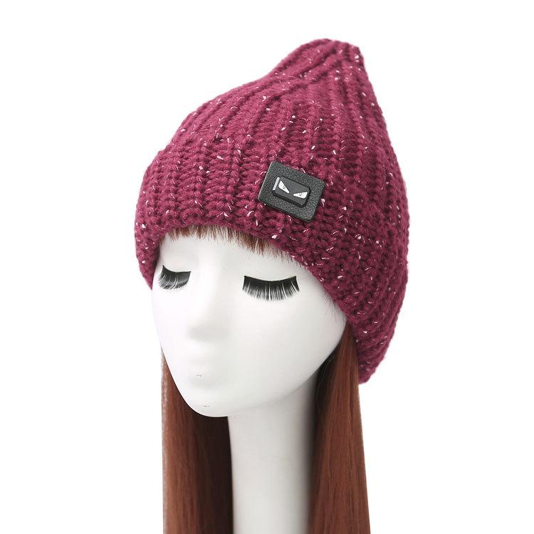 

Zhenyueqi Осень/Зима Женская Уютная Шерстяная Вязаная Шапка с Дьявольской Этикеткой в Корейском Стиле Adjustable вино красного