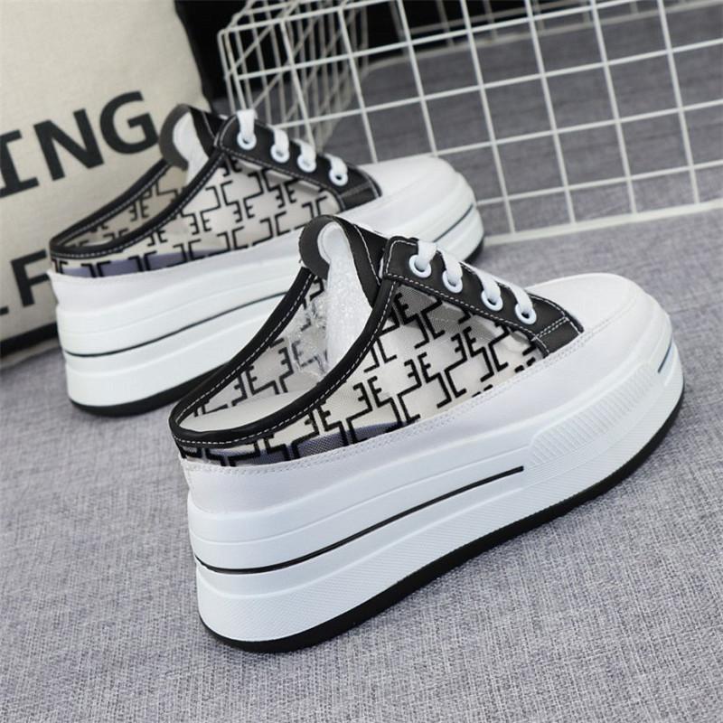 fashion 8CM Flat Shoes Female Slippers Soft Cover Toe Slides Slipers Women on A Wedge Platform Comfort Summer 2024 Fretwork Rubber PU