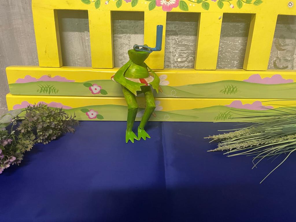 Frog Swimmer - Decorative Metal Figurine