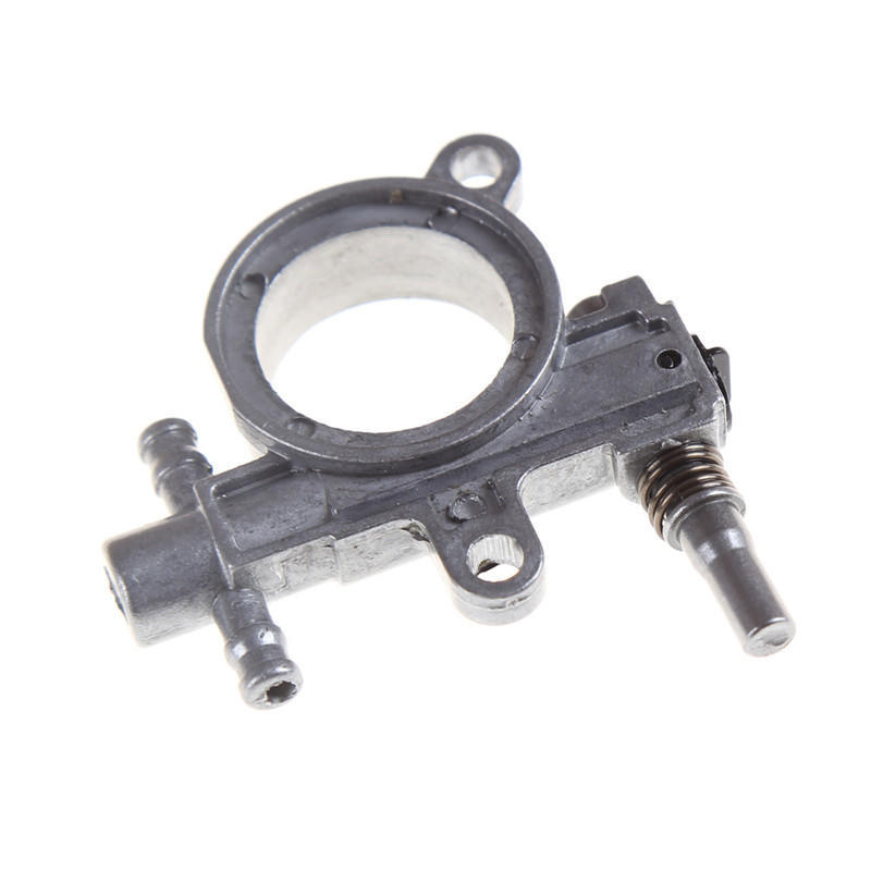 2500/3800 Chainsaw Spare Parts Chainsaw Oil Pump With Worm Drive Gear Tool
