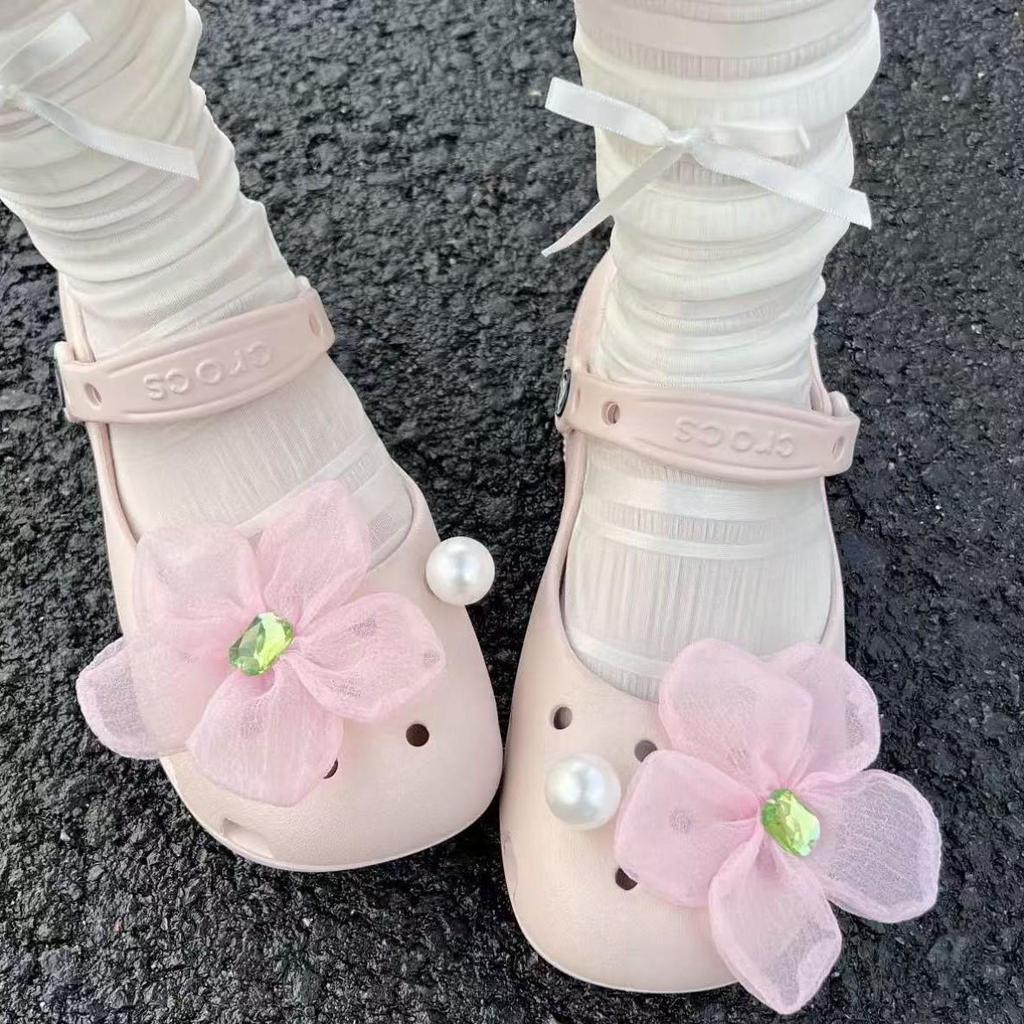 Elegant Flower Bow Shoe Charms: DIY Detachable Accessories for a High-End Shoe Look.