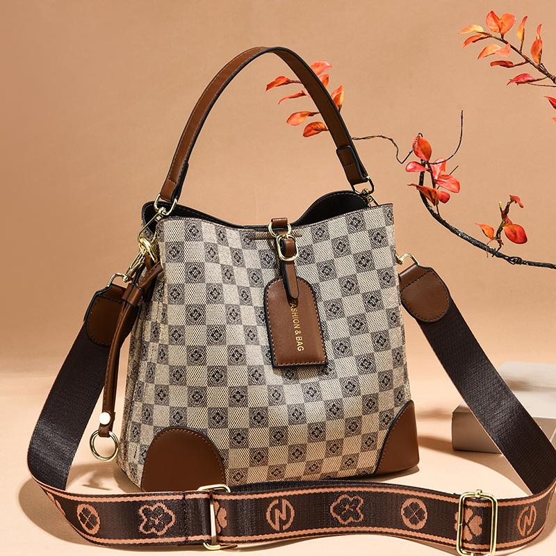 Large Capacity Casual Women's Portable Bag with Simple Temperament Handbag with One Shoulder Crossbody Bag Checkerboard Pattern