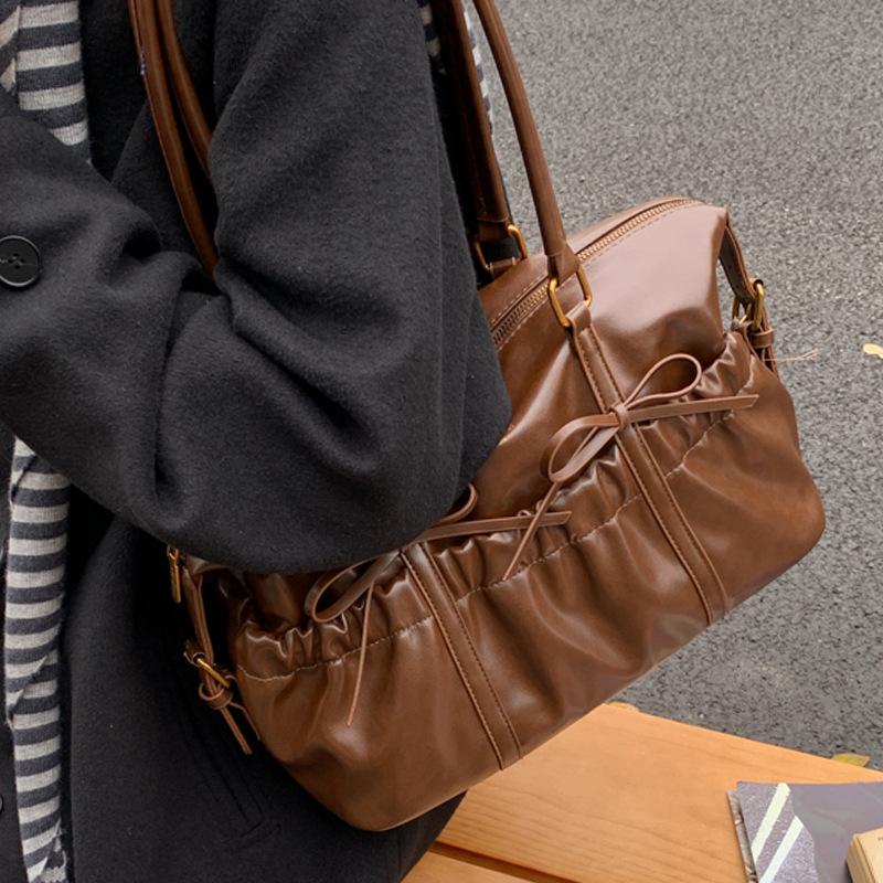 Retro pleated underarm bag women's new trendy portable bowling bag large capacity shoulder tote bag