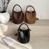 Niche retro hand bag women's new high-end texture daily commuting shoulder bag crossbody bucket bag