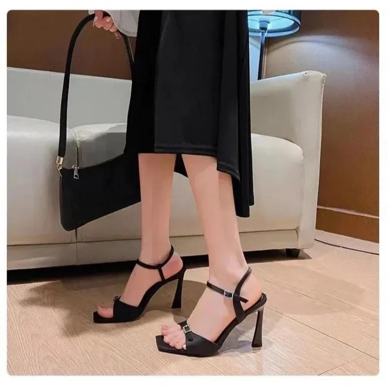 Fashion Design Buckle Strap Modern Womens Sandals Fashion Summer High Heels Sexy Peep Toe Nightclub Stripper Shoes Wedding Shoes Bride